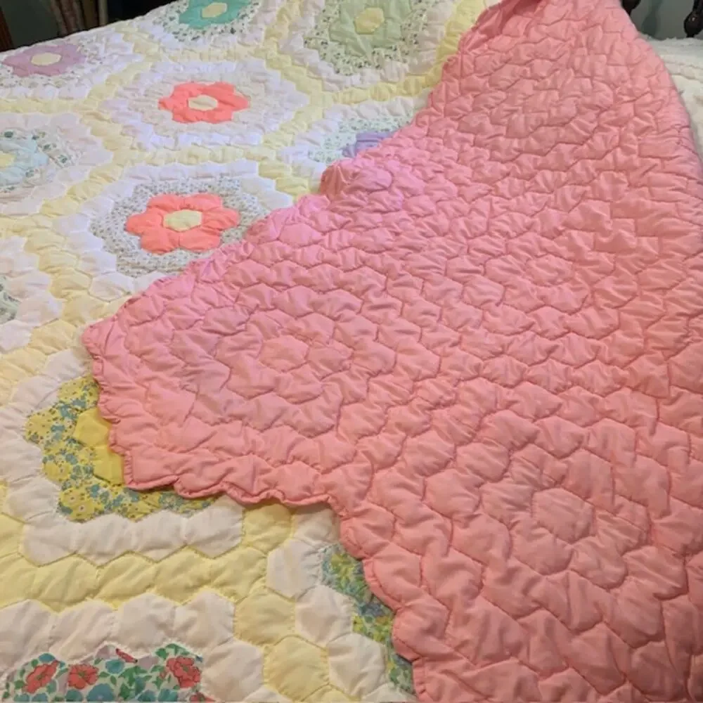 Handmade Grandma's Flower Garden Scalloped Queen Quilt Bedspread | 102 x 84